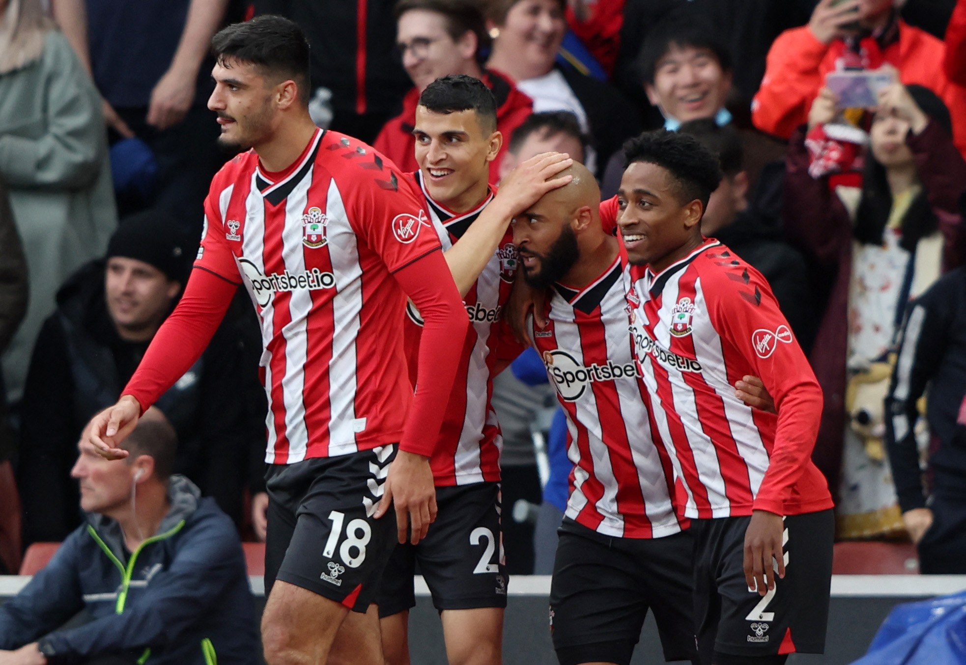 纳的边路传 纳的边路传